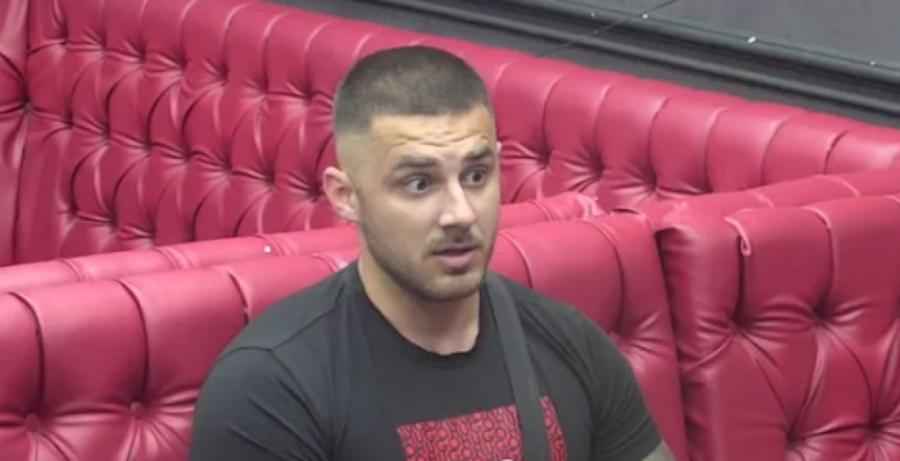ZAUVEK UNIŠTENI PORODIČNI ODNOS! Marko Stefanović OCRNIO roditelje za sva vremena, ovakve reči se ne pamte! (VIDEO)