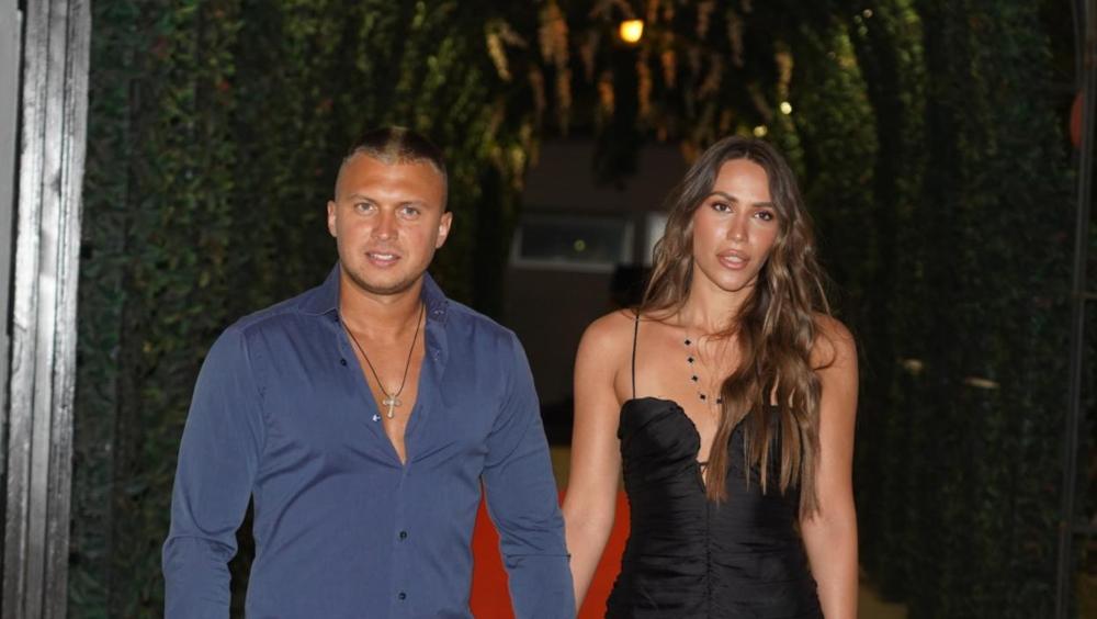 Stefan Karić sa budućom suprugom otišao - u toku priprema za venčanje Andrea i on pokazali kako uživaju