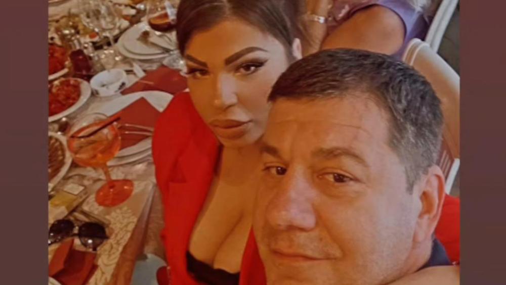 Prva slika ponosnih roditelja! Miljana Kulić i Ivan Marinković sede zajedno za stolom - mali Željko tatin poklon poneo u restoran
