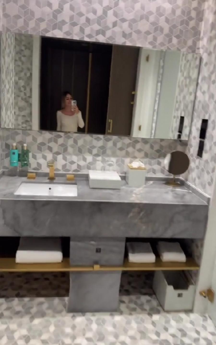 "U DUBAIJU URINIRAJU PO MENI" Naše starleta šokirala priznanjem, snimala se u hotelskoj sobi i otkrila sve o intimnim odnosima