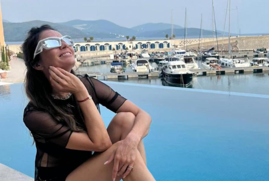 MARIJA KARAN UHVAĆENA NA JAHTI Glumica zasenila golim nogama (FOTO)