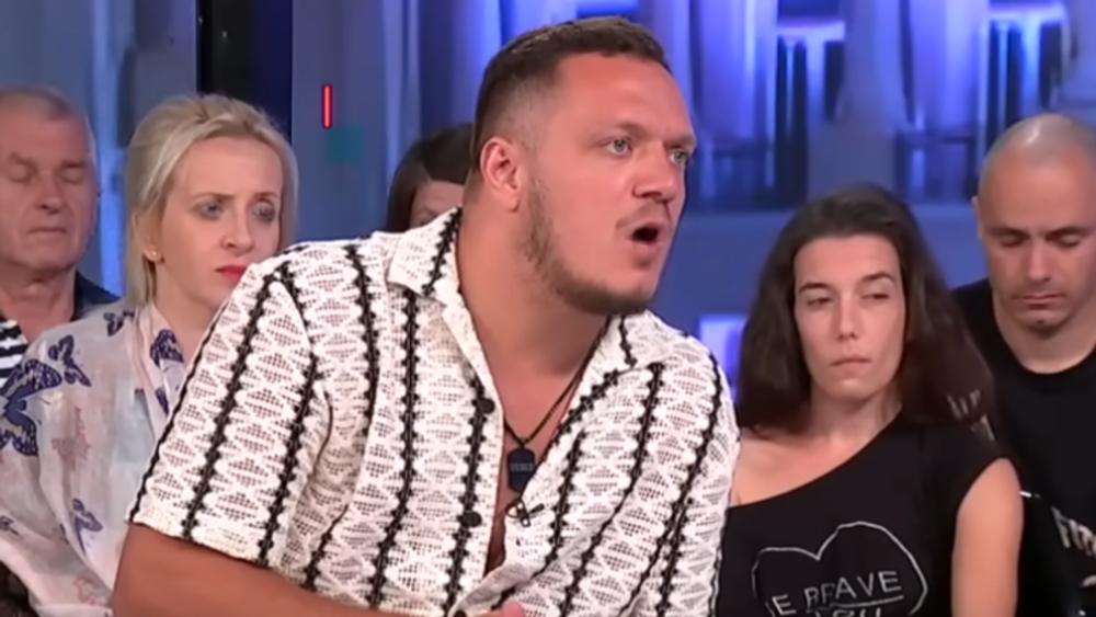 SKANDALOZNE TVRDNJE O RODITELJIMA ANĐELE ĐURIČIĆ Gledalac izneo sve u programu uživo, Gastoz doživeo šok: "Oni su ćerku zbog para..."