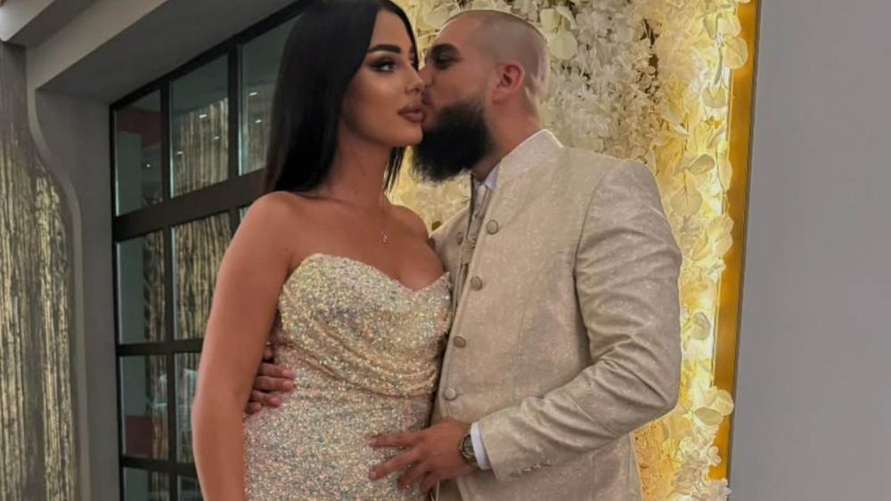 "MUŽ" Devojka Dejana Dragojevića sija u zlatnoj haljini, a ON JE LJUBI: Jovana objavila sliku sa veselja i PODIGLA BURU NA MREŽAMA