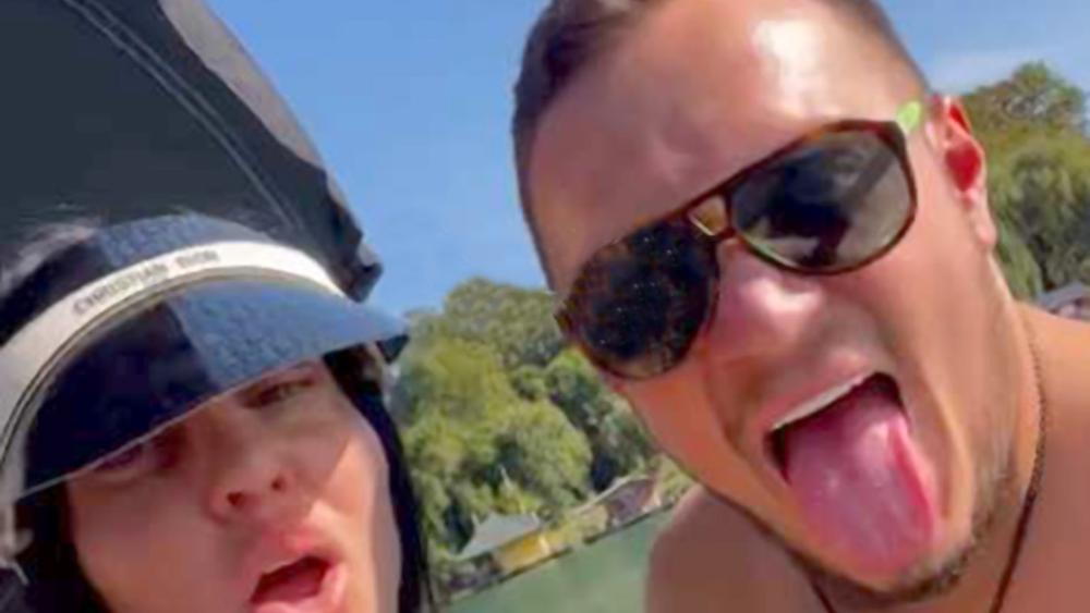 Slađa Poršelina sa Gastozom na jahti: Skinula se u žuti bikini, igra i uvija se