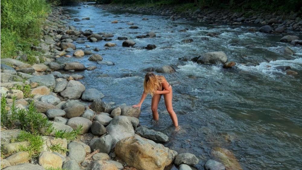 Pobednica Zadruge Kija Kockar u nezgodnoj pozi, htela da uđe u reku: Utapanje sa stilom