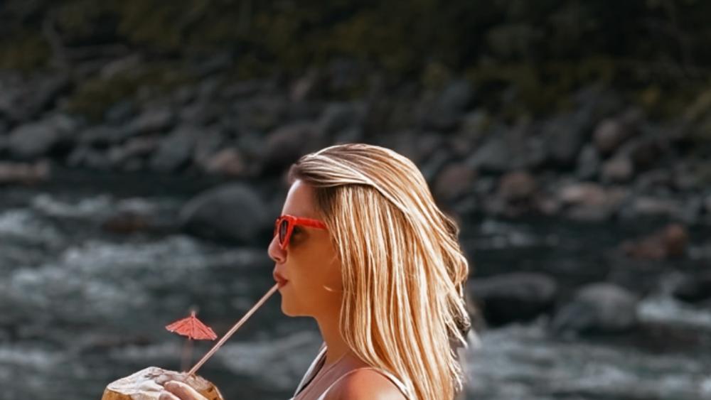 Kija Kockar na letovanju pokazala go stomak i noge, a evo šta ima na obe ruke: Tetovaže kidaju