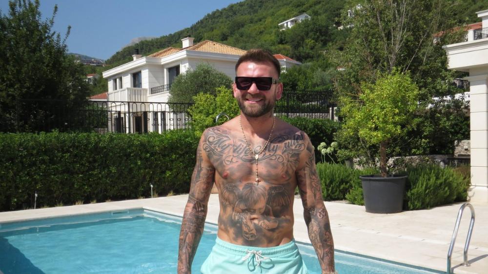 (VIDEO) Stanislav Krofak u luks vili sa bazenom u Crnoj Gori, pokazao auto od 330.000 evra, pa progovorio o Maji: "Imam novu devojku, Anđeli se ne bih prvi javio"