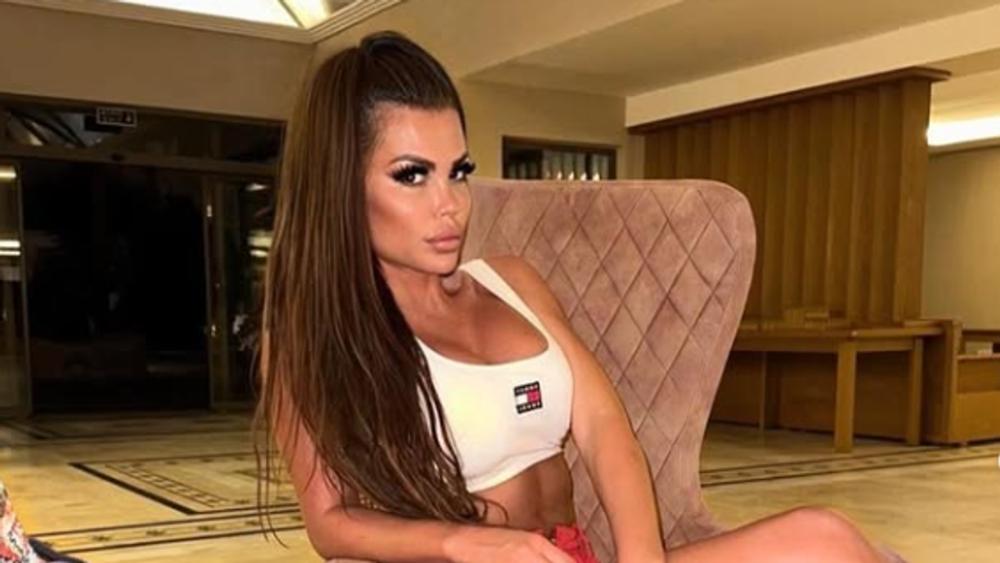 NE KRIJE MU VIŠE LICE! Dragana Mitar se ljubi sa VERENIKOM NASRED ULICE - evo gde ju je odveo, komentari pljušte: "Neka vaša ljubav traje večno"