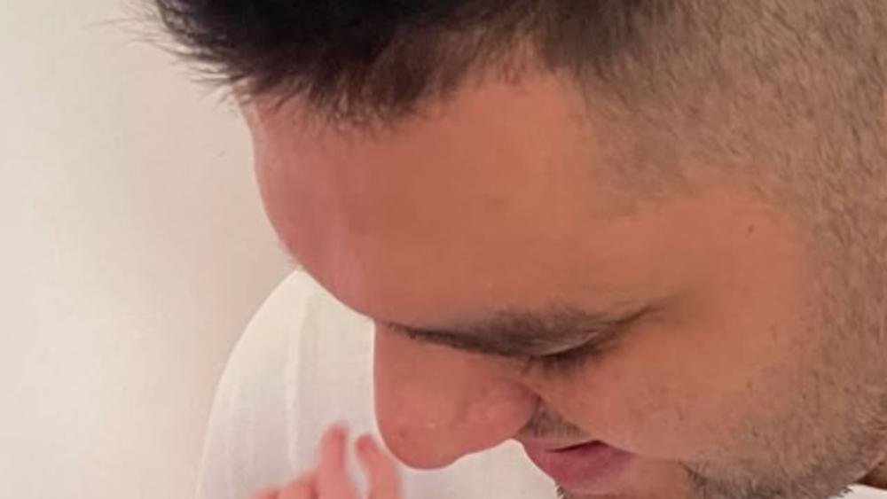 Adam Đogani pokazao fotografiju sa malim Lavom: Prvi put uzeo sina u naručje