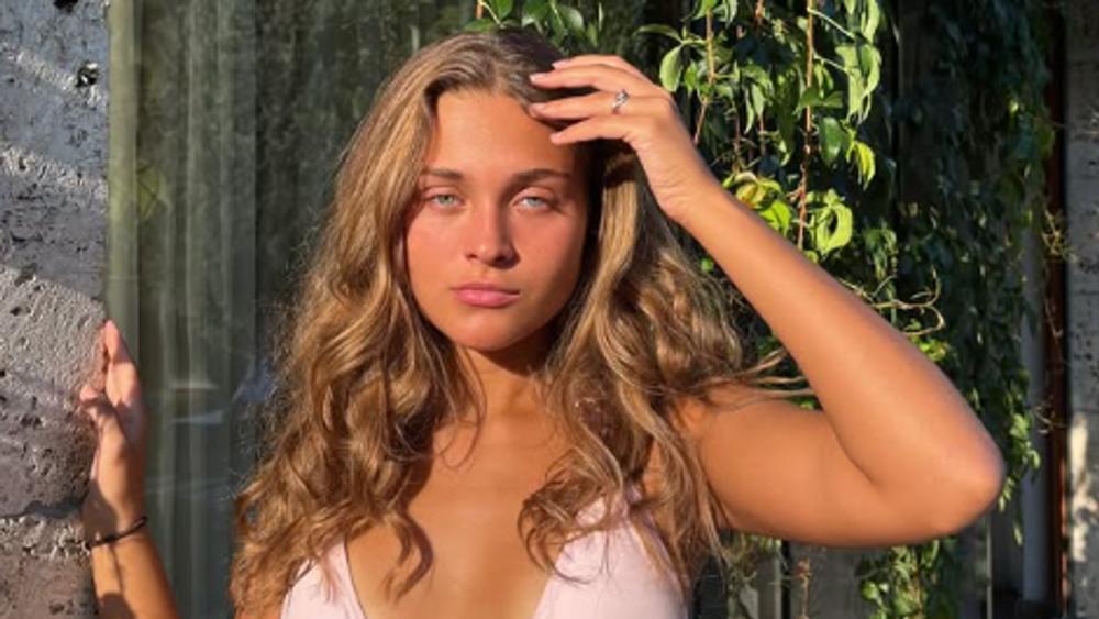 Sofi Tikačenko važi za smernu i finu, a sad provocira u bikiniju: Pršti sve