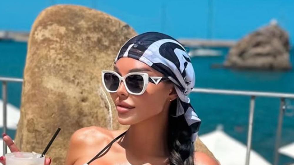 Maja Marinković hara Budvom, otišla na nastup Desingerice: "Nije mi dobro koliko udvarača imam"