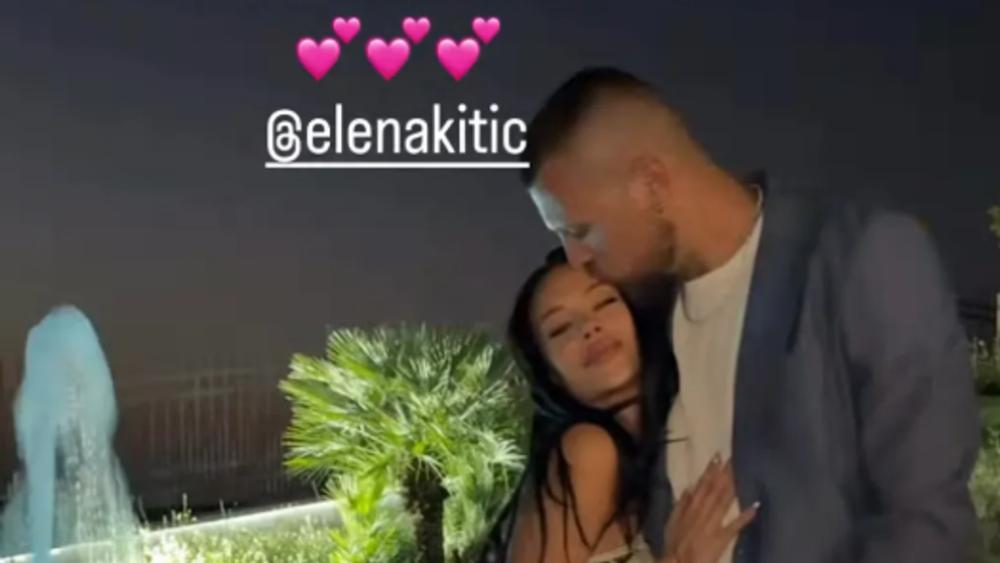 (VIDEO) GALA PROSLAVA ROĐENDANA ELENE KITIĆ NA BAZENU Dečko je grli i ljubi, Mile Kitić nazdravlja, tu je i Aleksandra Mladenović