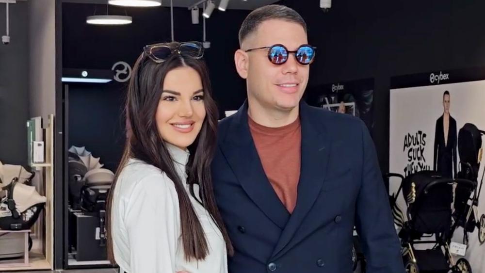 (FOTO) OVO PLAVUŠA JE MAJKA JOVANE MISICE U ruci drži unuka Jakova: Svi kažu da uopšte ne liče