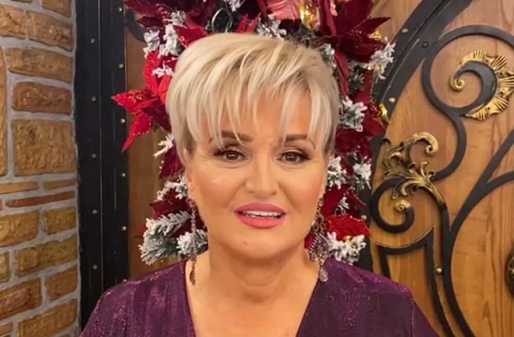 DA LI JE PRIKLADNO DA SE OVAKO SLIKA U 69. GODINI? Milica fotkom u kupaćem izazvala CUNAMI: "ŽENO, POKRIJ SE"