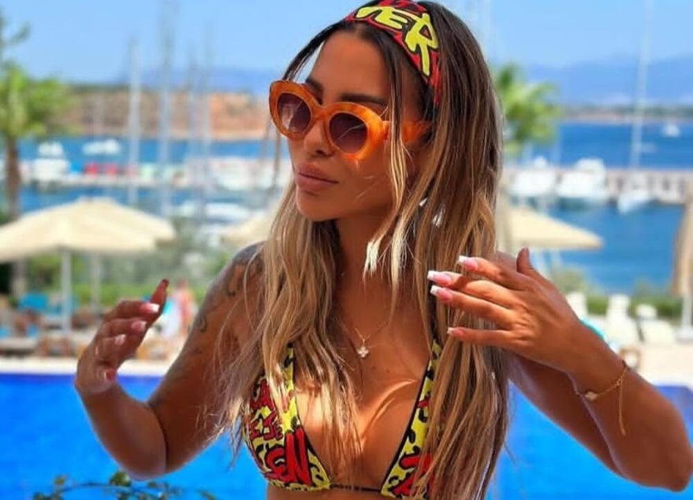 Rešila da pokaže kakva je zver: Obukla mikro bikini, pa sevaju obline, provokativno izdanje dovodi do ludila