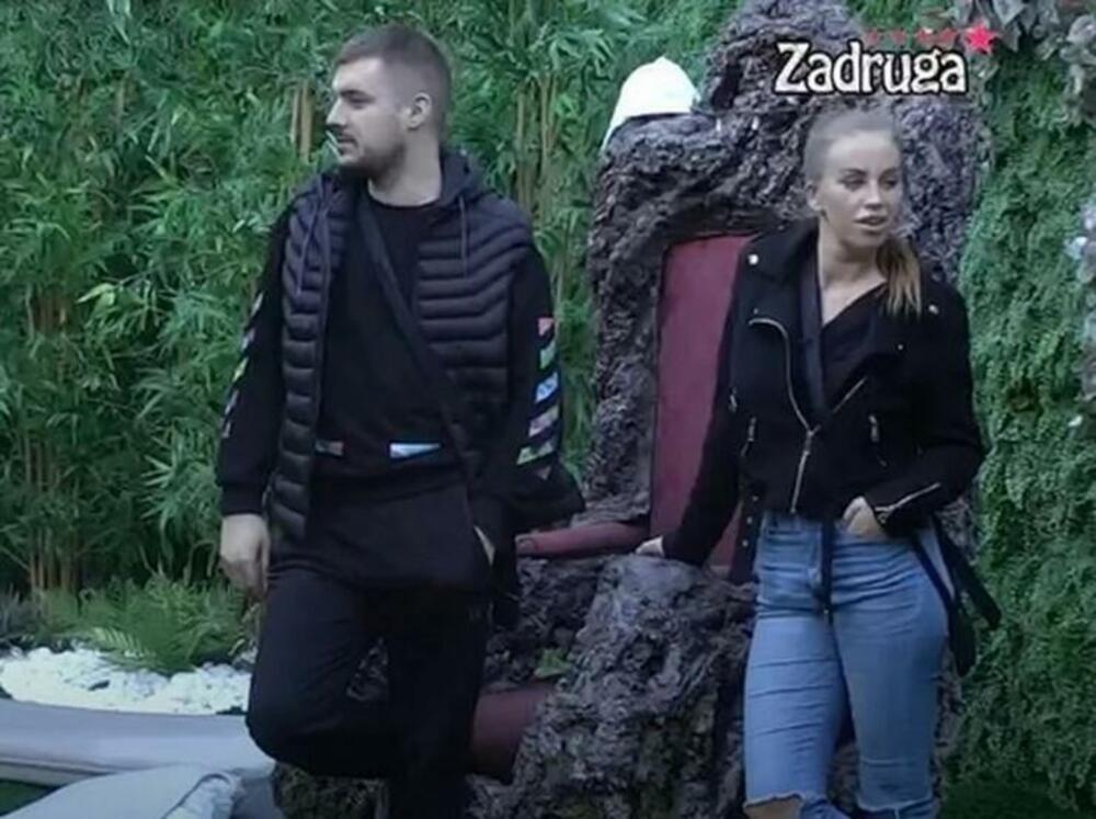 Naš pevač pevario ženu pred svima, pa ljubavnici otvorio sajt za odrasle: Kažu da ga je sad stigla karma, evo što