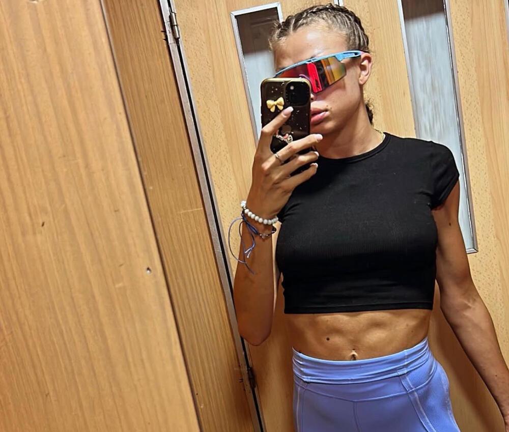 TEODORA, JEDEŠ LI NEŠTO? Najpoznatija bivša ROBIJAŠICA slikala trbušnjake, ali i tanke nogice - Srbi šokirani