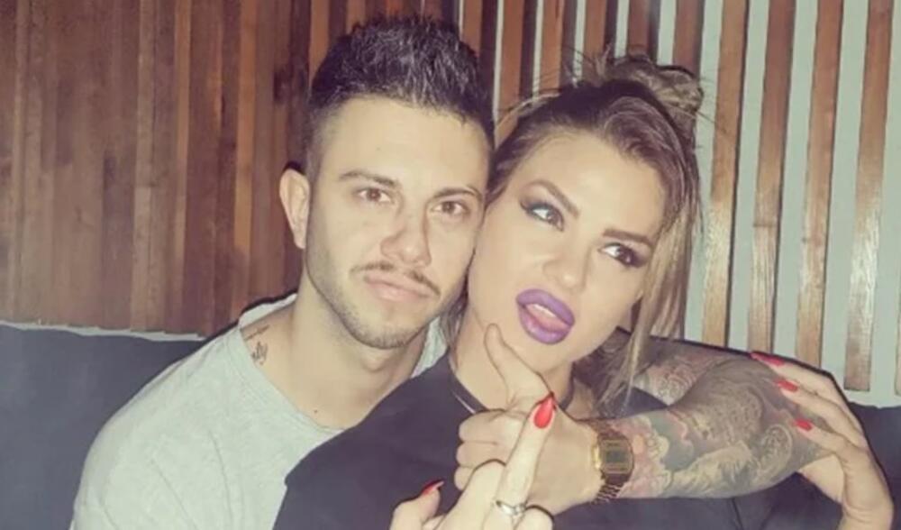 Ovaj voditelj je spavao sa pola Bele kuće! Koju god je pogledao, odveo je u krevet, izašla cela lista