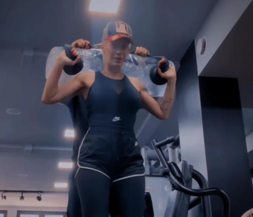 DUŠICA SREĐUJE TELO! Otišla u teretanu pa se pošteno oznojila, evo šta je sve radila (FOTO)