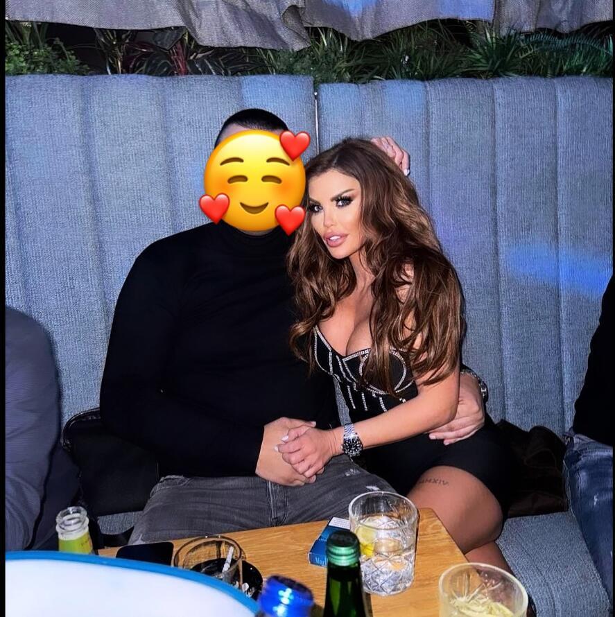 DEČKO DRAGANE MITAR VIŠE NIJE MISTERIJA! Do skoro ga krila ispod emotikona, sad pokazala njegovo lice: Evo kako izgleda (FOTO)