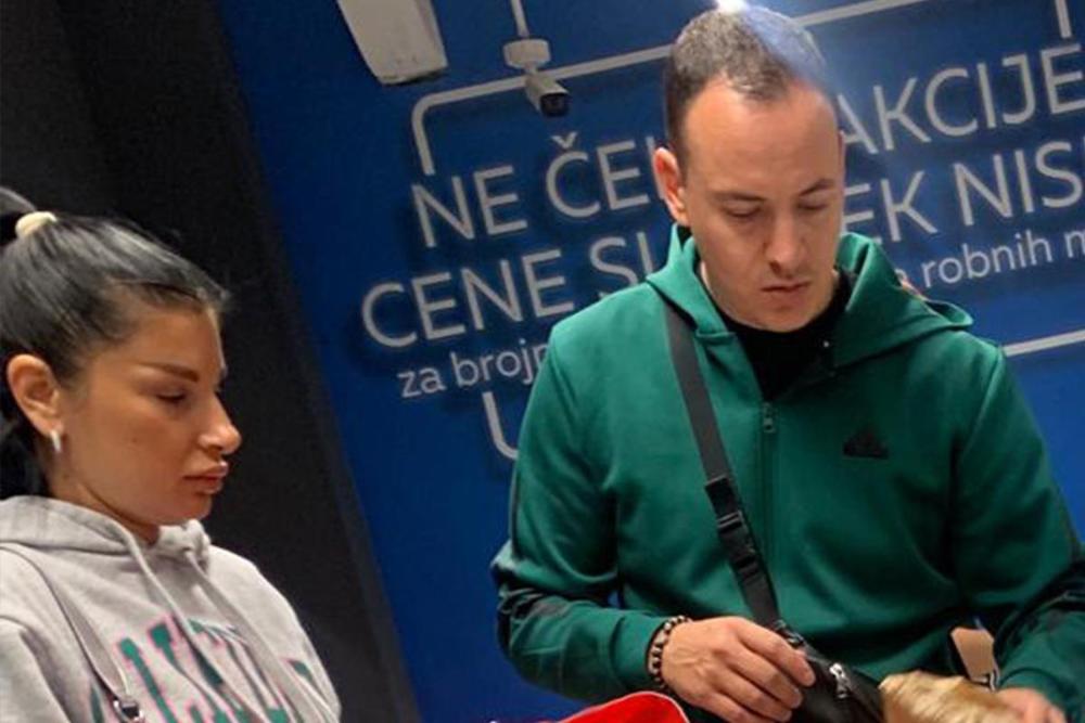 UŽIVA POSLE RAZVODA OD ANE! Ovako izgleda nova devojka Mirčeta Radulovića! Evo gde smo ih uhvatili (PAPARACO)