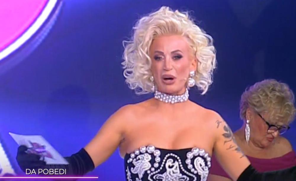 SKINULA SE DUŠICA JAKOVLJEVIĆ I POKAZALA VRELO TELO! Obline u prvom planu, a tek da vidite šta je poručila naciji