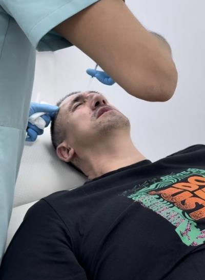 IZBACUJE KRIKE KAO UZNEMIRENA ŽIVOTINJA! Kristijan Golubović navodno preživeo sve moguće i nemoguće napade, ali depilaciju jedva, pogledajte VIDEO