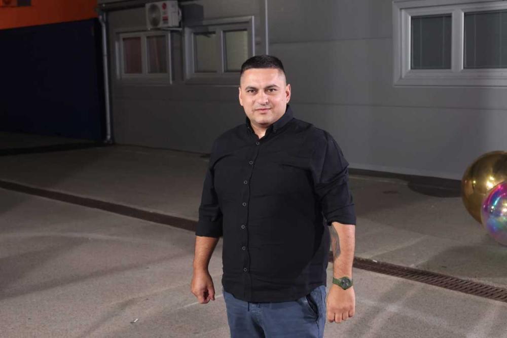 BEBICI STIGAO PAKET NA KUĆNU ADRESU Teodora i Nenad van sebe: Frapirali se kada su videli šta im je od nepoznatih ljudi stiglo na prag (FOTO)