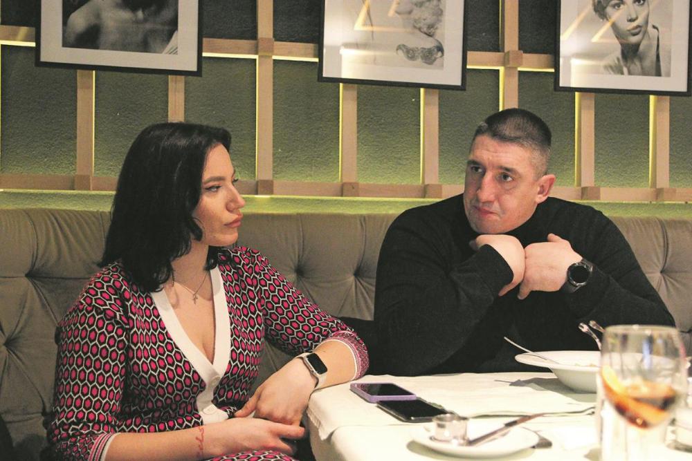 KRISTIJAN MOLI KRISTINU ZA POMIRENJE Golubović čestitao supruzi rođendan na čudan način, nada se da će ljubav pobediti: Hoću da nastavimo generaciju degenerika