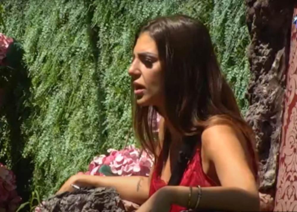 Starletu optužili da je "češkala dede" u inostranstvu: Oglasila se i javno priznala šta je sve radila van Srbije