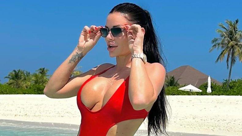 BIVŠA ZADRUGARKA ŽARI I PALI! Nakon što je otkrila da je prošla PAKAO zbog bivšeg skinula se u bikini i zapalila mreže (FOTO)
