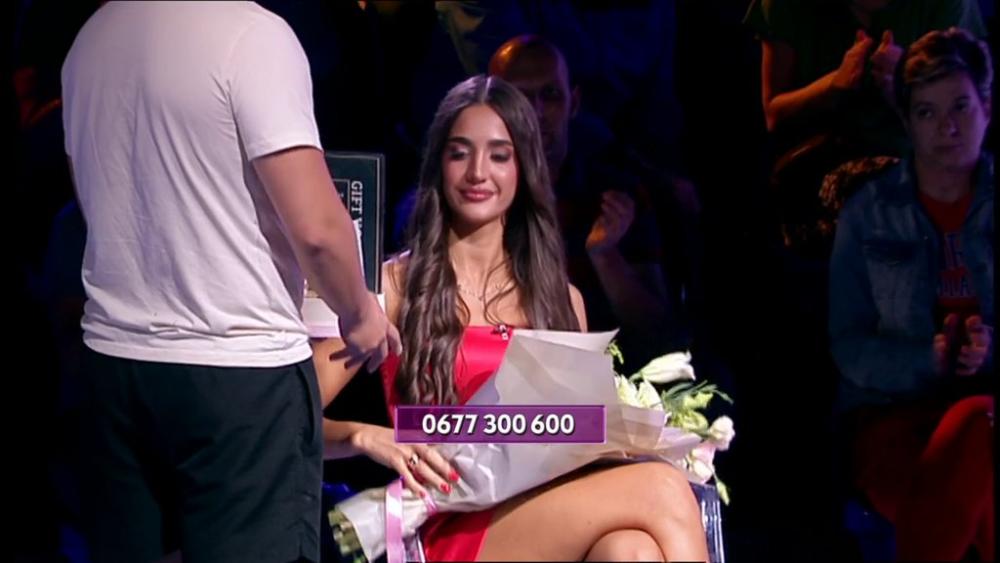 OSAM VELIČANSTVENIH OBRADOVALI ANĐELU! Poklonima preplavili studio, a OVAJ vaučer je sve ŠOKIRAO (VIDEO)