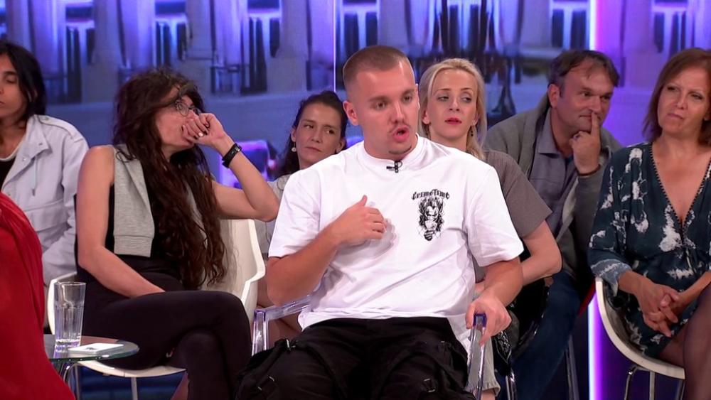 Besan kao ris: Gastozov fan opleo po Dači, on otkrio za koju cifru će PRESTATI DA GA PLJUJE! (VIDEO)
