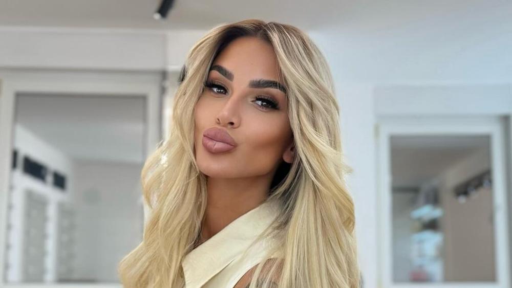 NAJVAŽNIJA ULOGA U MOM ŽIVOTU: Aleks Nikolić prvi put progovorila o roditeljstvu! Priznala da mezimici ništa ne ograničava, oko jedne stvari ima POTEŠKOĆE