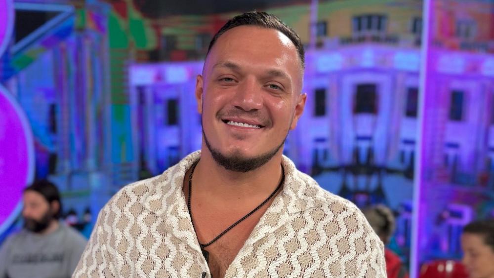 Nemati tangu... Oglasio se Gastoz, svim ženama na plaži poslao važnu poruku! (FOTO)