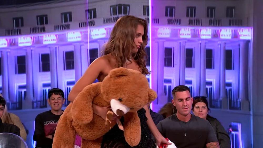 REŠETANJE NJENE PROŠLOSTI! Gledateljka uputila zlatne savete Sofi, posebno skrenula pažnju na OVOG Elitara! (VIDEO)