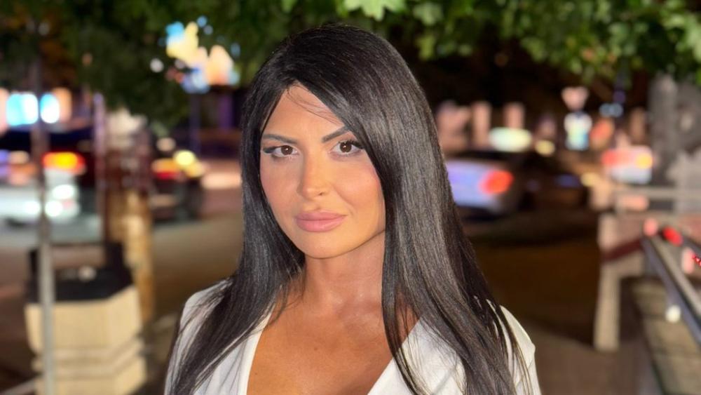 NEDAVNO JE KUPILA STAN, A SADA POKREĆE NOVI BIZNIS! Jelena Ilić žestoko potkačila Ivana, pa oplela po Kariću: NADAM SE DA GA JE OSTAVILA... (VIDEO)