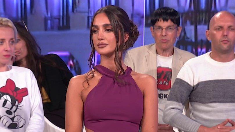 Rafalna paljba u sitne sate: Anđela na meti nikad surovijih prozivki, žestoko potkačila Karića! (VIDEO)