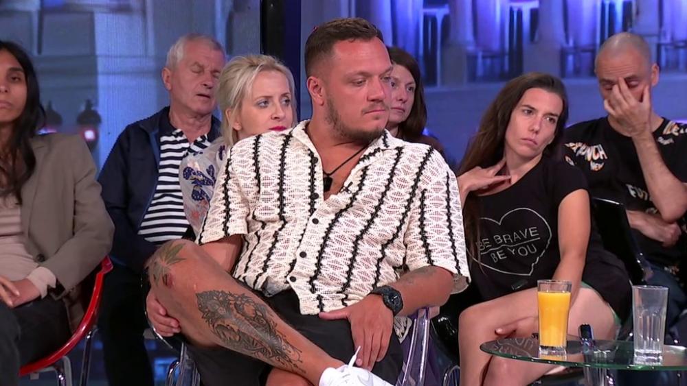 AU! Gledalac udario na Anđelu i njene roditelje: Evo kako je Gastoz reagovao na tvrdnje da otac i majka FORSIRAJU NJENO UČEŠĆE U RIJALITIJU (VIDEO)