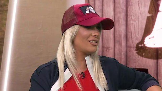 SNEŽA KUŠADASI NE PRAVI KIFLICE NA ONLIFENSU: Elena raskrinkala bivšu cimerku, pokazala njenu eksplicitnu fotografiju: GRUDI GOLE, A U DEKOLTEU... (FOTO+VIDEO)