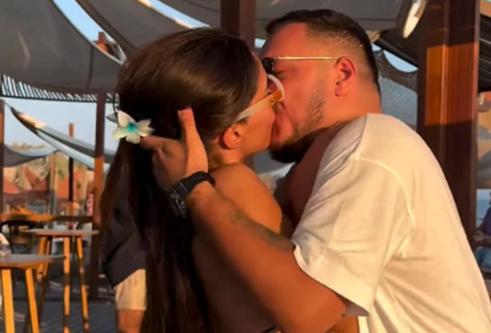 PLES, POLJUBAC, STRAST! Gastoz i Anđela Đuričić zatekli javnost INTIMNIM TRENUTKOM na crnogorskoj obali (VIDEO)
