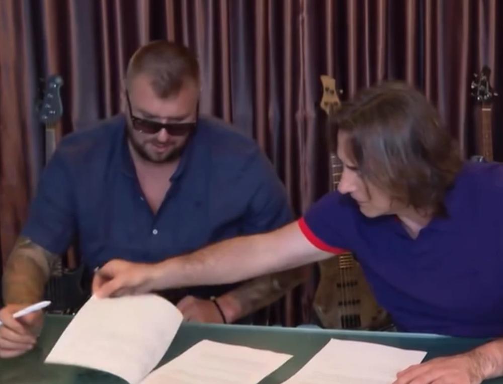 JANJUŠ U DEVETOJ SEZONI "ELITE" - Bez premišljanja POTPISAO UGOVOR, Mitrović mu uputio čestitke! (VIDEO)