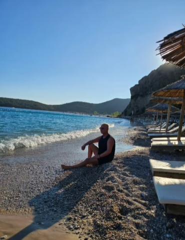 MILAN MILOŠEVIĆ NAPUSTIO SRBIJU: Voditelj pokazao kako i gde se baškari, uživa za sve pare (FOTO)