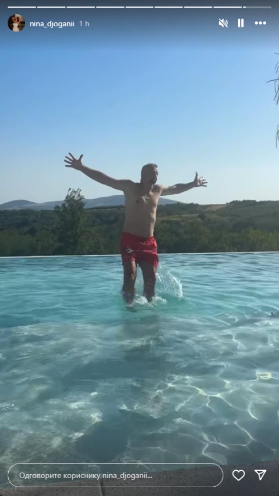 FEŠTA GODINE KOD ĐOGANIJEVIH: Gagi skače u bazen, Adamu se cepa majica, a Vesnin sin BEZ MAJICE MAMI UZDAHE! (GALERIJA)