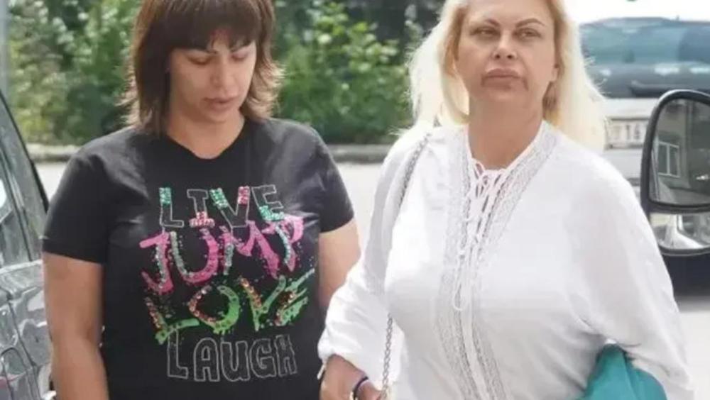 Miljana Kulić se vratila u Beograd - sin Željko nije došao sa njom, niti je sa bakom Marijom, evo kome je poveren na čuvanje