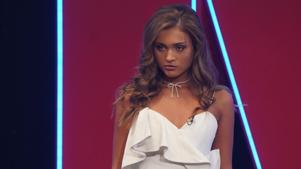 Mateja i Filip definitivno pali u zaborav: Sofi Tkačenko uhvaćena u zagrljaju tajanstvenog muškarca - nova romansa na pomolu? (VIDEO)