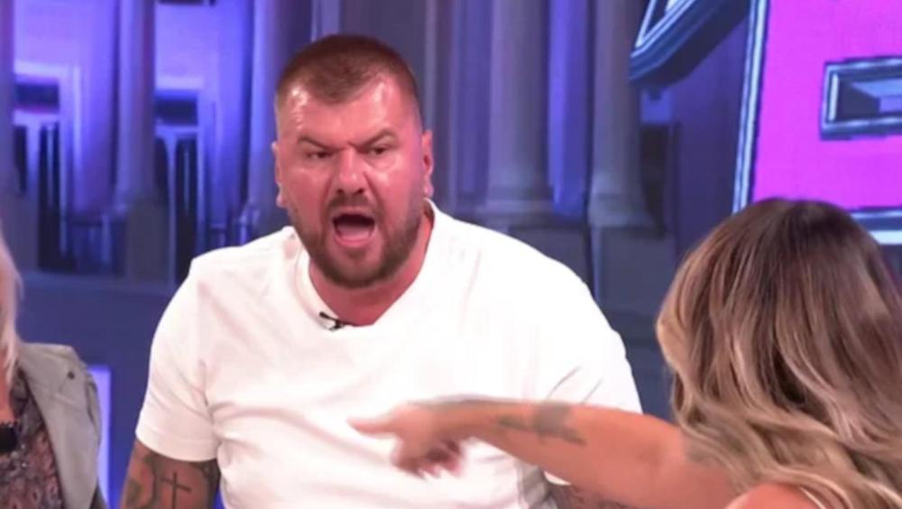 Janjuš upao u zgradu Pink televizije i napravio haos u studiju: Obrušio se na Aneli i pokušao da odbrani bivšu ženu - napravio lom uživo u programu
