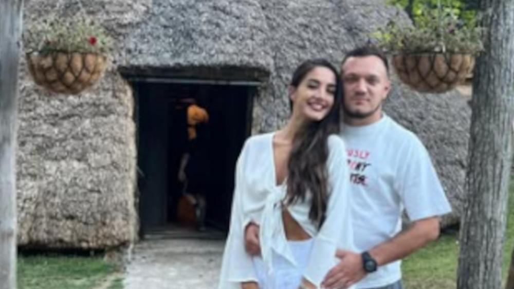 Gastoz otišao u Crnu Goru da upozna Anđelinu porodicu? Pokazali kako provode vreme u njenom rodnom kraju - uživaju u ovom srpskom specijalitetu