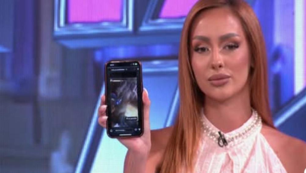 Voditeljka drži dokaz u rukama: Sofija i Anđela PREBLEDELE kad je pokazana privatna fotografija - Neće se oprati ni za 9 života