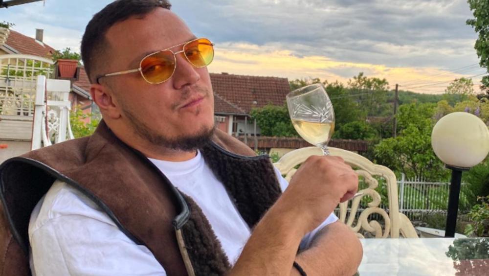 Gastoz konačno u tazbini: Nenad pristigao sa Anđelom u njene rodne Đenoviće, prizor koji ga je dočekao jednom rečju PRELEP